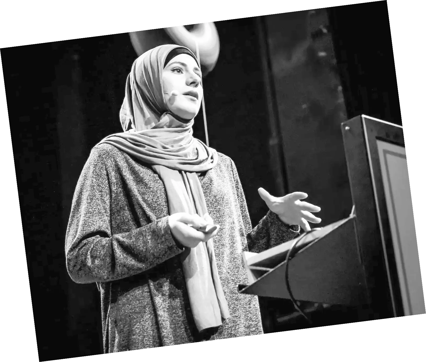 sara durant une de ses conférences